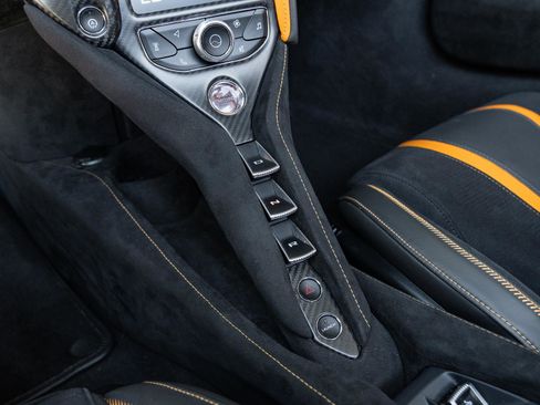 Used 2022 McLaren 720S Performance RWD image 16