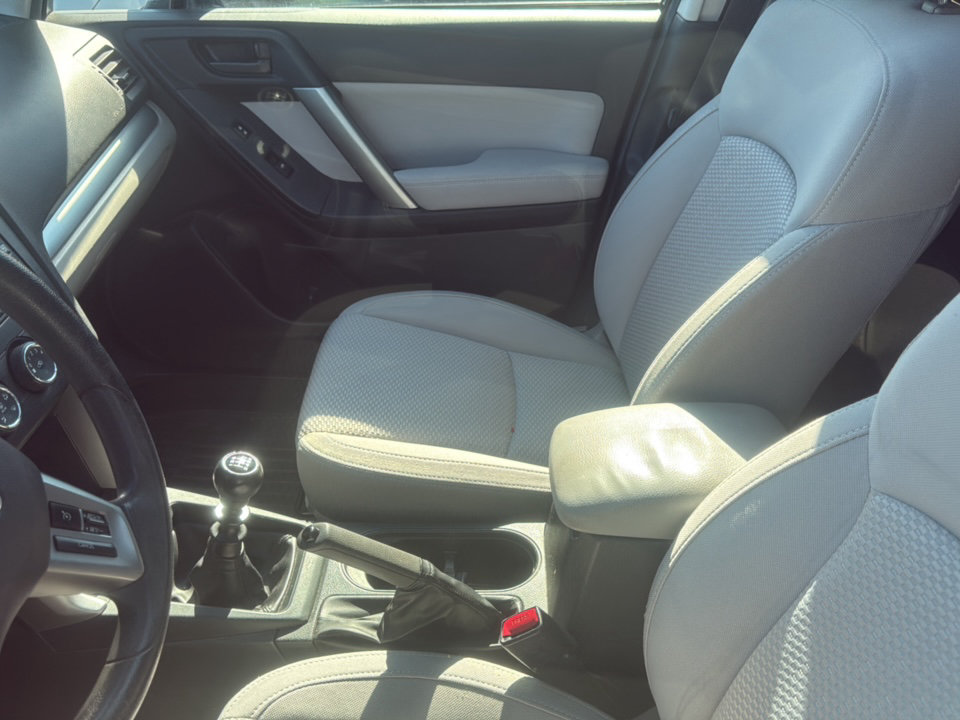 Used 2015 Subaru Forester 2.5i Premium AWD/4WD image 2