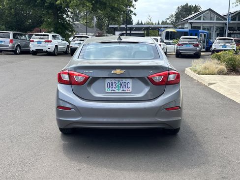 Used 2018 Chevrolet Cruze LT w/ Convenience Package FWD image 4