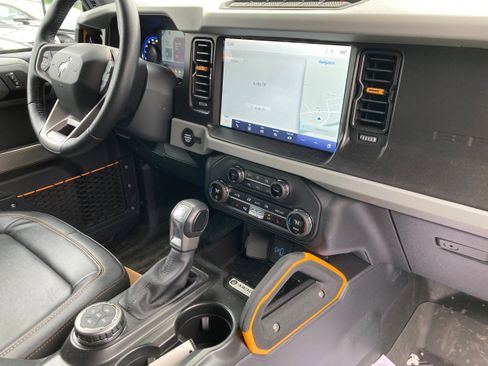 Used 2023 Ford Bronco Badlands w/ Sasquatch Package image 16