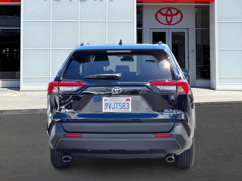 Used 2025 Toyota RAV4 XLE w/ Convenience Package image 5