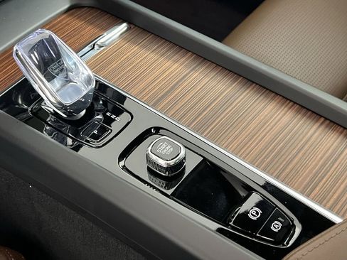 Certified 2024 Volvo V60 B5 Cross Country Ultimate image 22