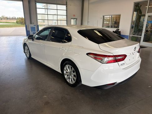 Used 2018 Toyota Camry LE FWD image 3
