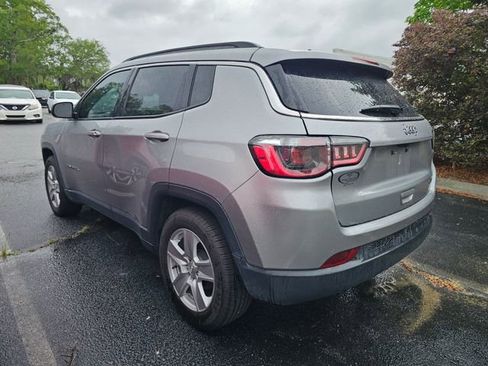 Used 2022 Jeep Compass Latitude FWD image 10