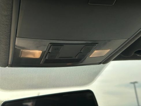 Used 2020 Volkswagen Tiguan S FWD image 18