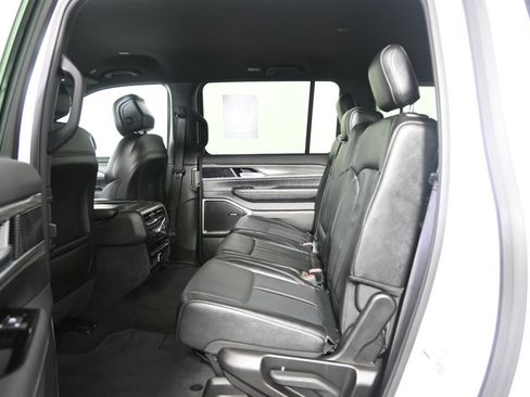Used 2024 Jeep Wagoneer L Series III w/ Flexible Seating Group AWD/4WD image 19