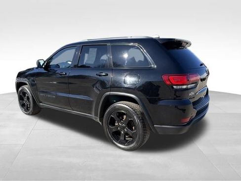 Used 2018 Jeep Grand Cherokee Laredo image 5