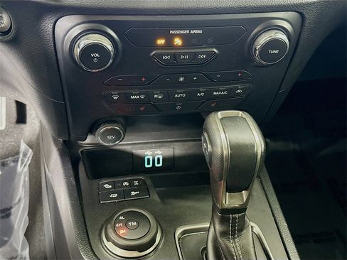 Used 2021 Ford Ranger Lariat w/ FX4 Off-Road Package image 7