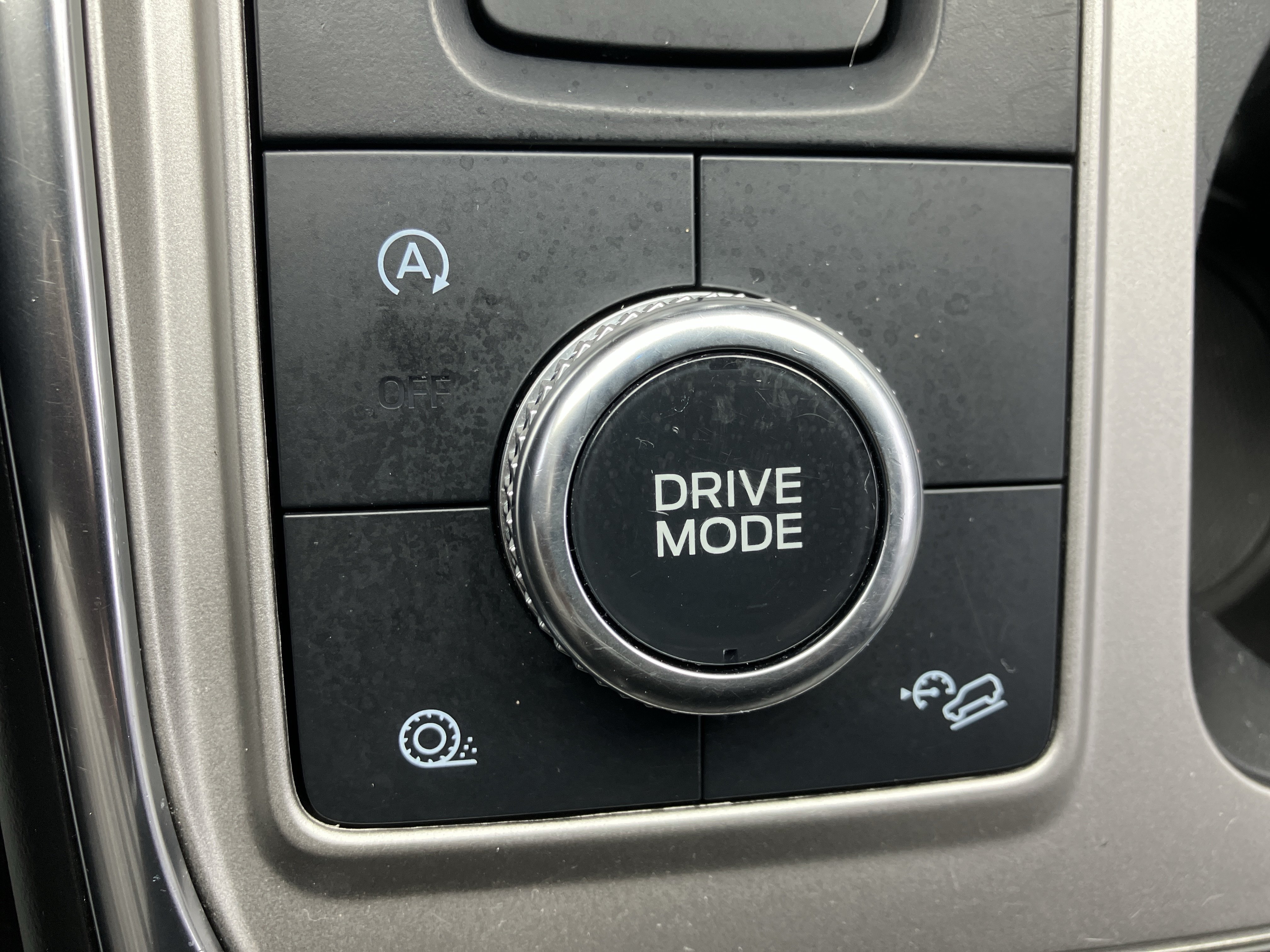 Used 2021 Ford Explorer XLT w/ Equipment Group 202A AWD/4WD image 31