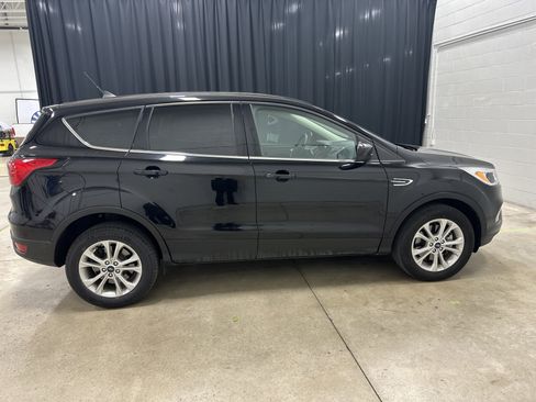 Used 2019 Ford Escape SE image 11