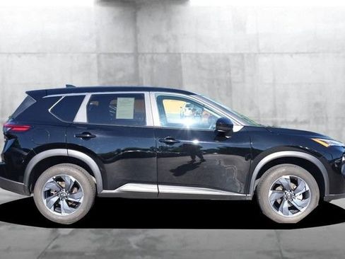 Certified 2025 Nissan Rogue SV FWD image 5