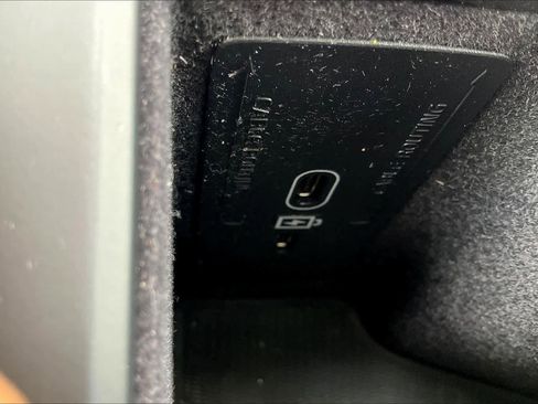 Used 2023 Volvo XC90 T8 Ultimate w/ Lounge Package image 37