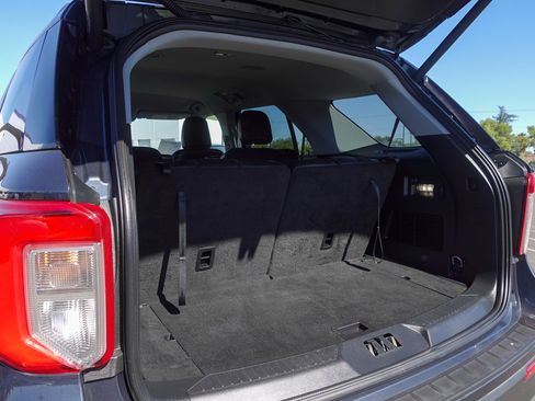 Used 2023 Ford Explorer XLT w/ Equipment Group 202A AWD/4WD image 28