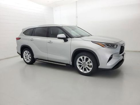 Used 2021 Toyota Highlander Limited image 4