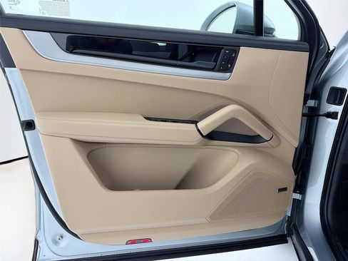 New 2026 Porsche Cayenne Coupe image 8