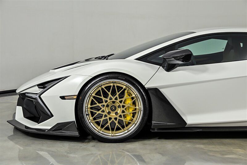 Used 2024 Lamborghini Revuelto AWD/4WD image 23
