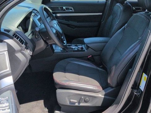 Used 2019 Ford Explorer XLT w/ XLT Sport Appearance Package AWD/4WD image 8
