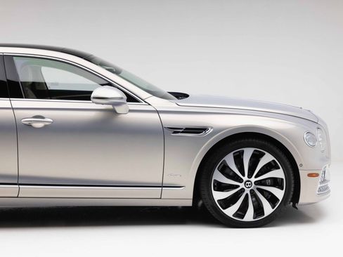 Used 2024 Bentley Flying Spur Azure AWD/4WD image 27