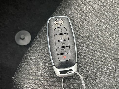 Used 2025 Nissan Rogue SV image 27