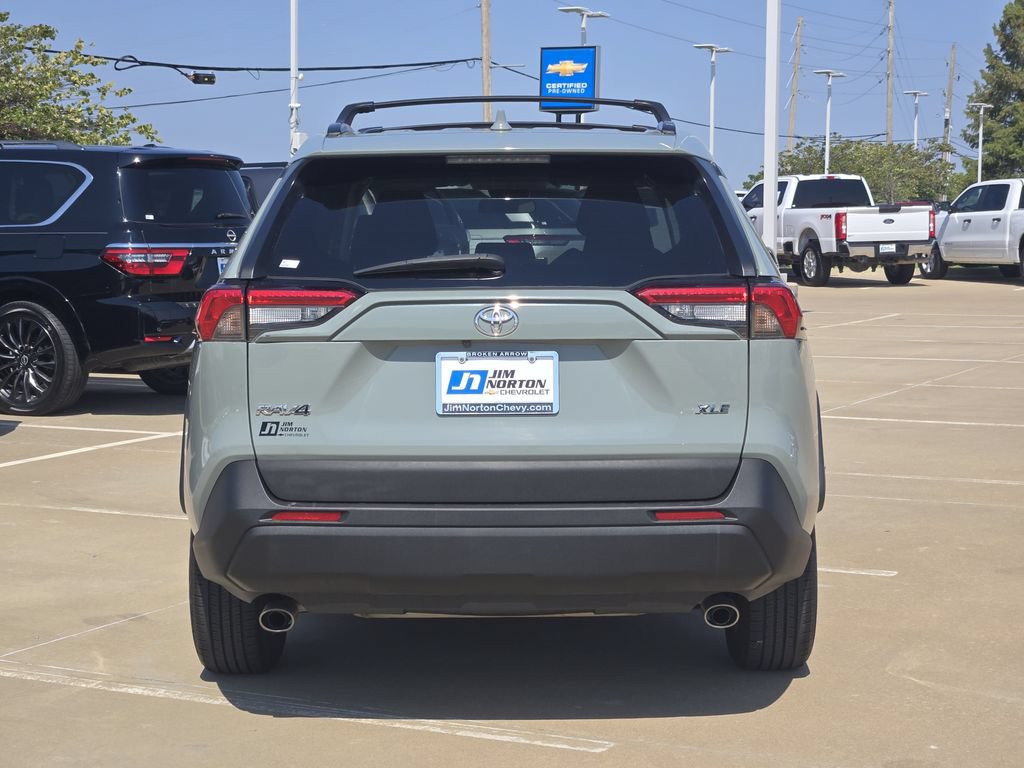 Used 2020 Toyota RAV4 XLE FWD image 6