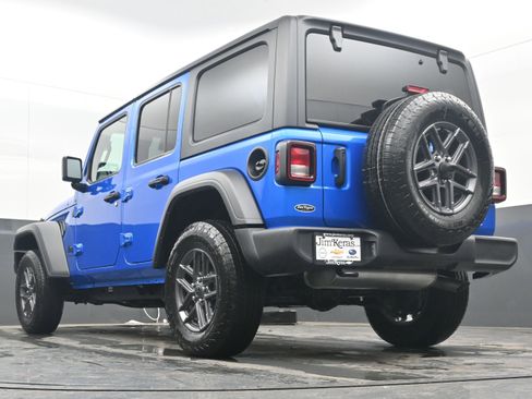 Used 2025 Jeep Wrangler Sport S image 28