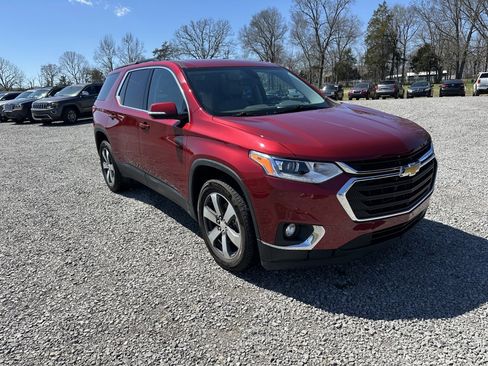Used 2019 Chevrolet Traverse LT w/ LT Premium Package image 3
