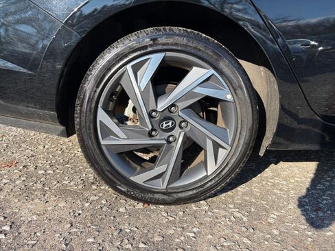 Used 2025 Hyundai Elantra SEL image 29