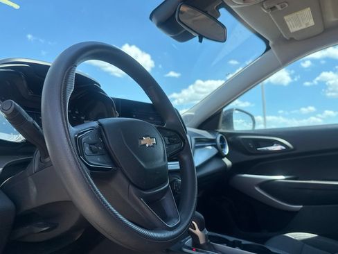 Used 2025 Chevrolet Trax LS FWD image 38