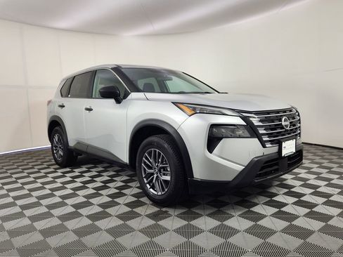 Used 2024 Nissan Rogue S AWD/4WD image 6