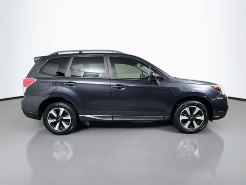 Used 2017 Subaru Forester 2.5i Premium w/ All-Weather Package AWD/4WD image 3