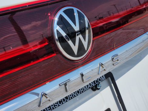 Used 2024 Volkswagen Atlas SE FWD image 12