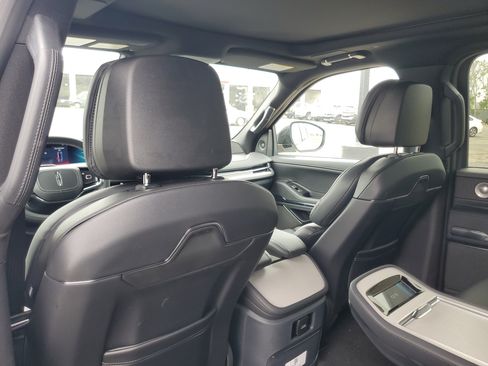 New 2026 Lincoln Navigator Reserve w/ Jet Appearance Package AWD/4WD image 28