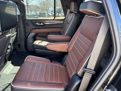 Used 2024 GMC Yukon Denali Ultimate w/ LPO, Floor Liner Package image 19