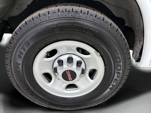 Used 2023 GMC Savana 2500 w/ Driver Convenience Package image 7