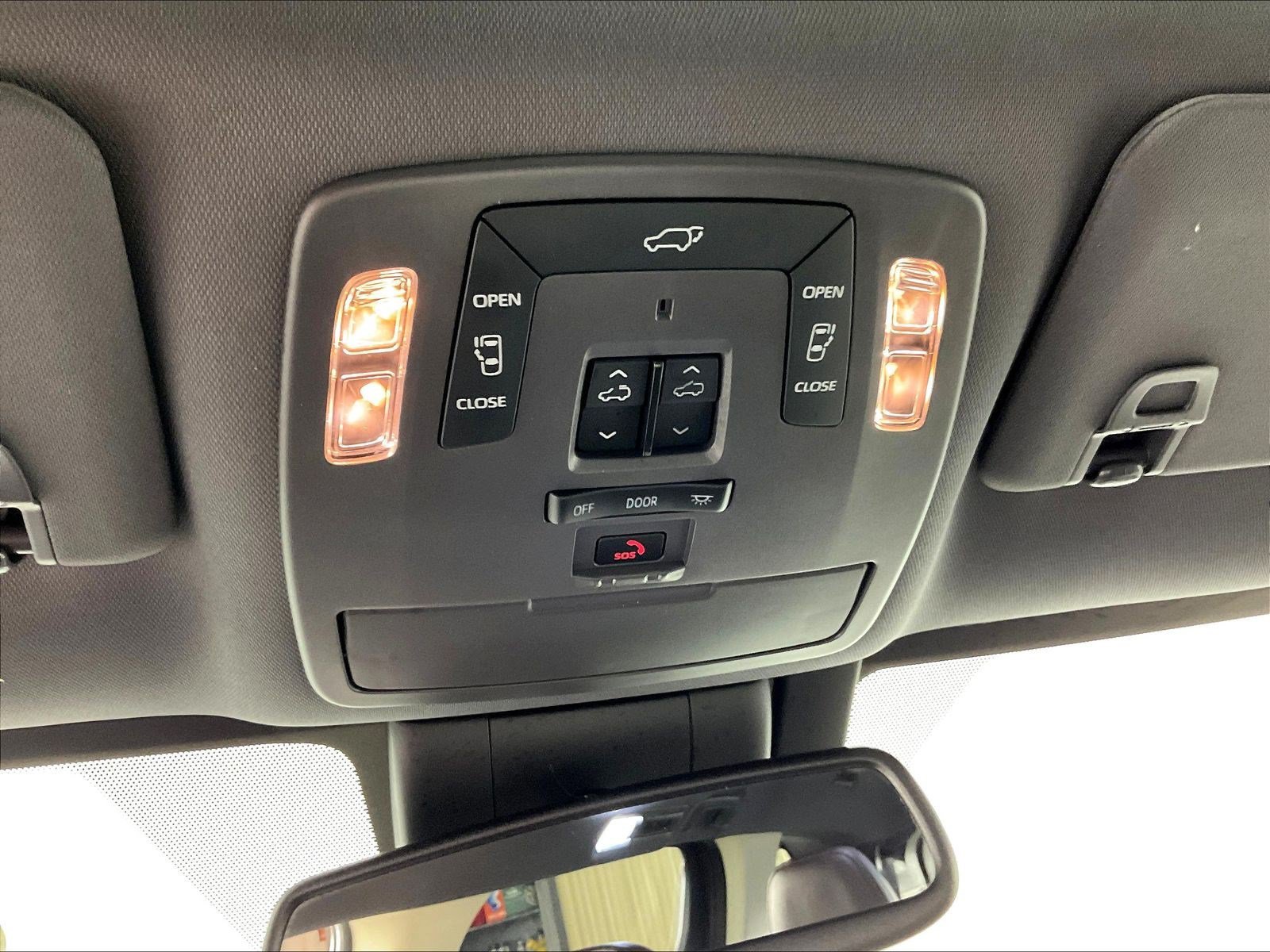 Used 2021 Toyota Sienna Platinum AWD/4WD image 39