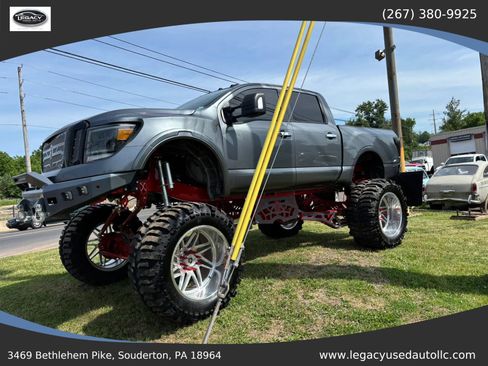 Used 2017 Nissan Titan SV AWD/4WD image 8
