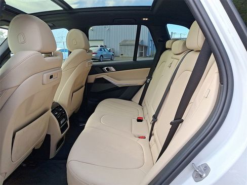 Used 2021 BMW X5 xDrive40i w/ Premium Package image 10