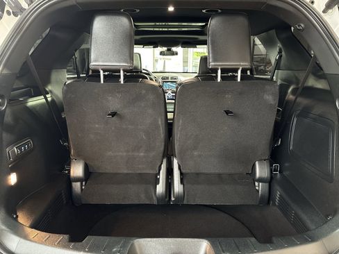 Used 2018 Ford Explorer Platinum image 25