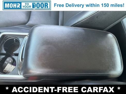 Used 2017 Chrysler 300 C RWD image 23