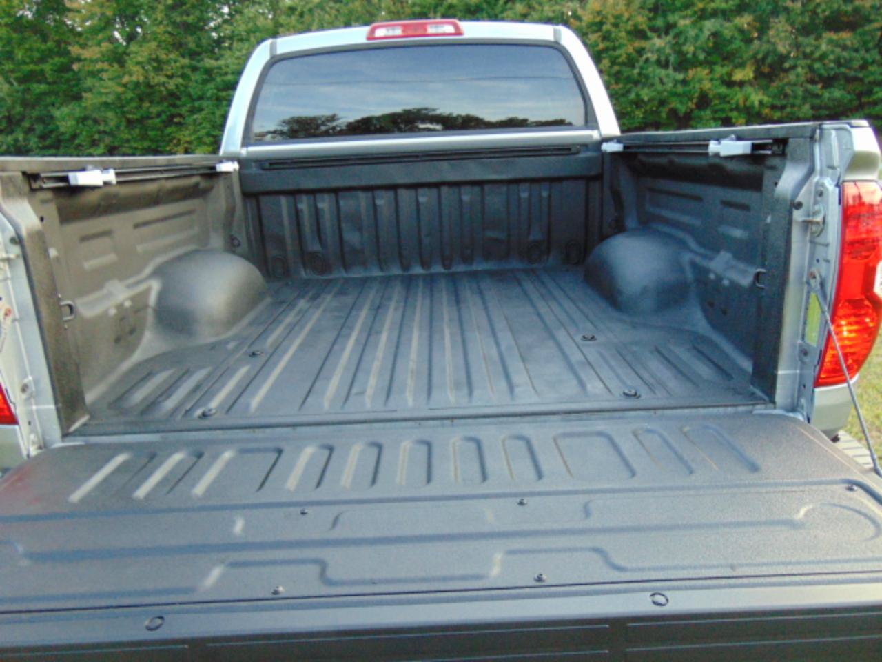 Used 2016 Toyota Tundra SR5 w/ SR5 Upgrade Package AWD/4WD image 11