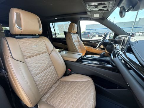 Certified 2023 Cadillac Escalade ESV Premium Luxury AWD/4WD image 26
