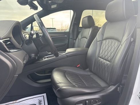 Used 2023 Buick Enclave Avenir image 10