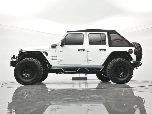 Used 2023 Jeep Wrangler Unlimited Sahara w/ Cold Weather Group AWD/4WD image 44