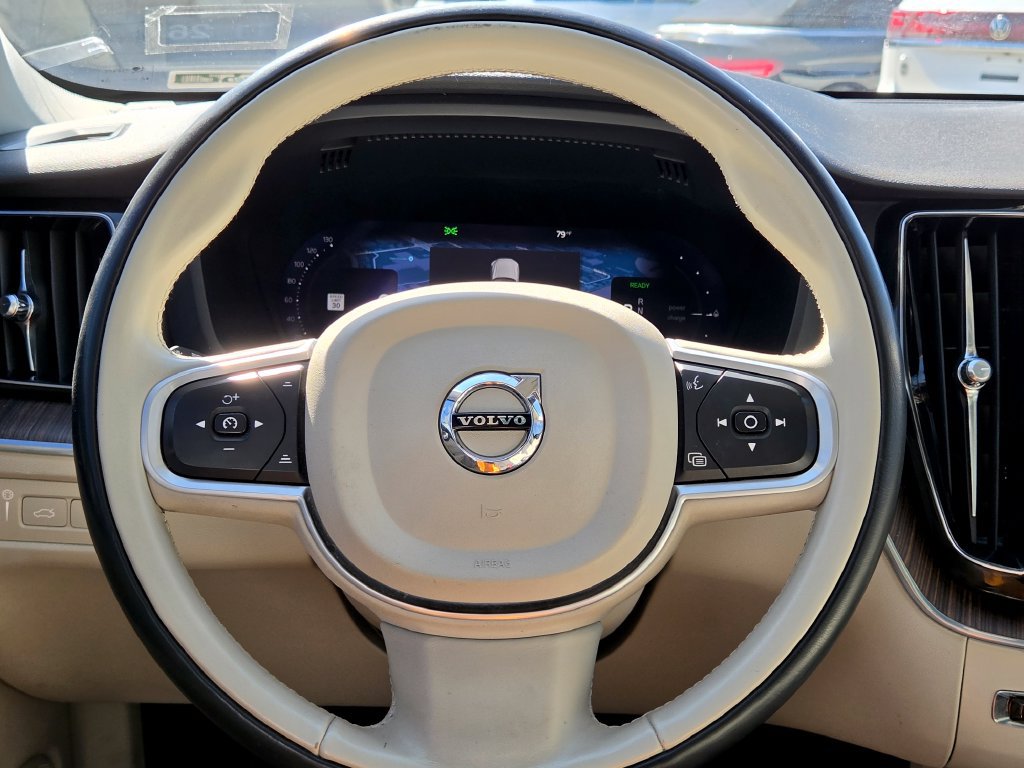 Used 2022 Volvo XC60 T8 Inscription Expression AWD/4WD image 17