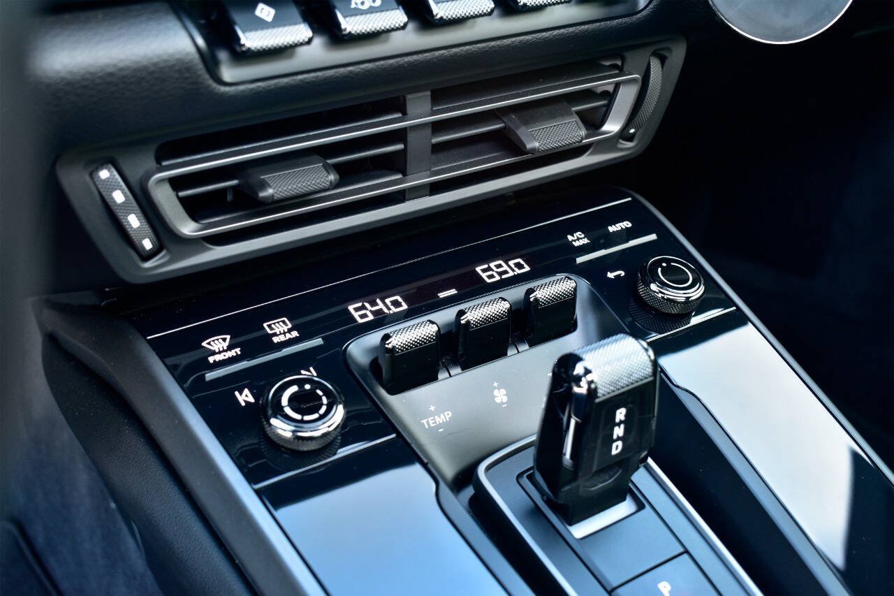 Used 2020 Porsche 911 Carrera image 11