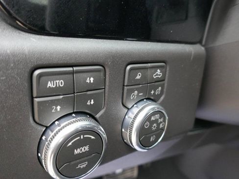 New 2026 GMC Sierra 1500 SLT image 18