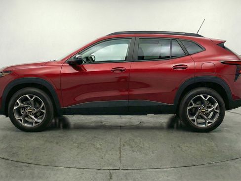 Used 2025 Chevrolet Trax LT w/ LT Convenience Package image 5