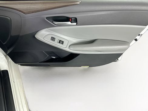 Used 2019 Toyota Avalon XLE w/ Moonroof Package image 31