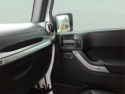 Used 2016 Jeep Wrangler Unlimited Sahara w/ Connectivity Group image 20