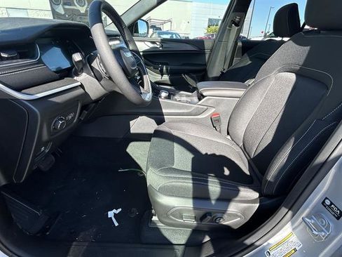 New 2025 Jeep Grand Cherokee Laredo X image 11